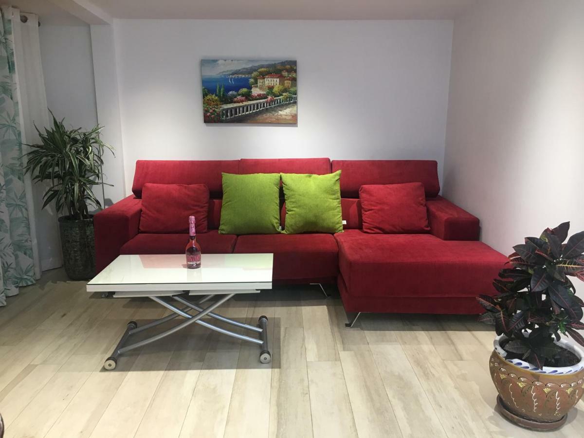 Apartment With Private Patio Fuengirola Eksteriør billede